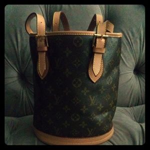 Luis Vuitton bucket purse